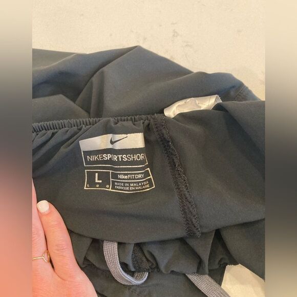 Nike Sport Shorts Dri-Fit Black with hidden key pocket interior drawstring large - Picture 7 of 9